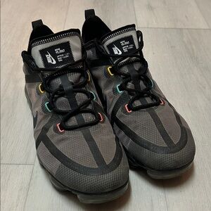 Nike Men’s Black/Gray Air VaporMax with Multicolor Eyelets